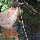 A la pêche chez les Korowais